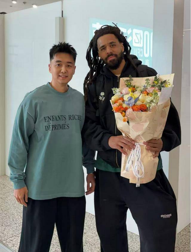 CBA球队，在饭局签约说唱歌手？