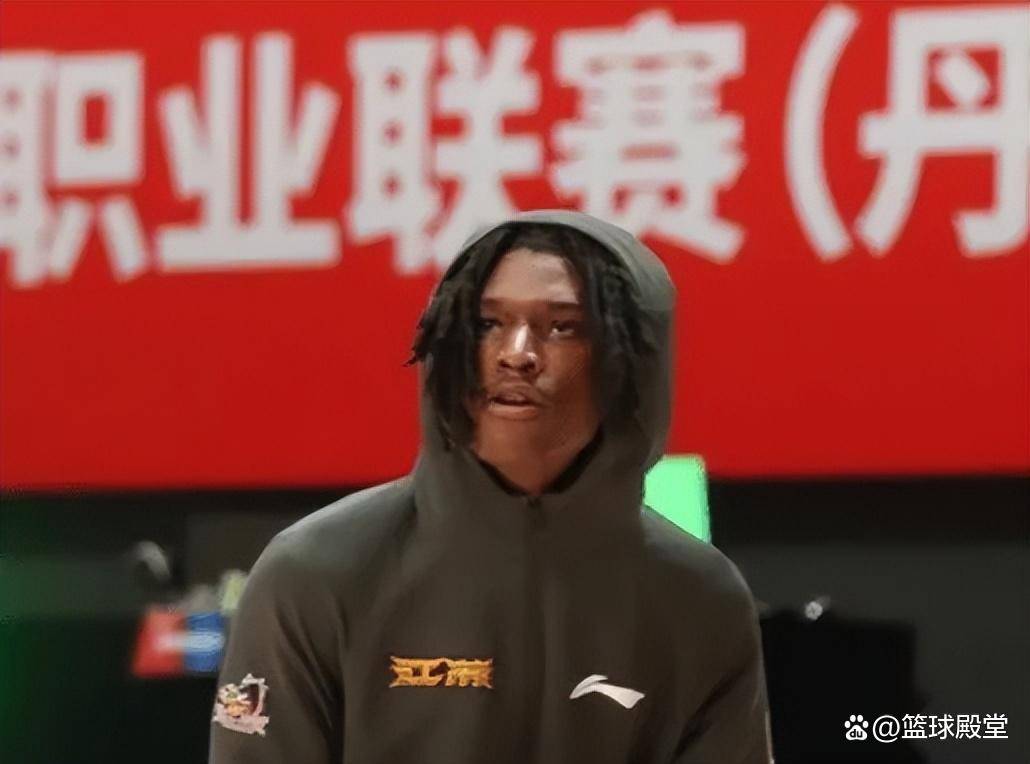 CBA官宣史密斯成最佳外援!进攻全能夺得分王,大幅提升深圳战绩